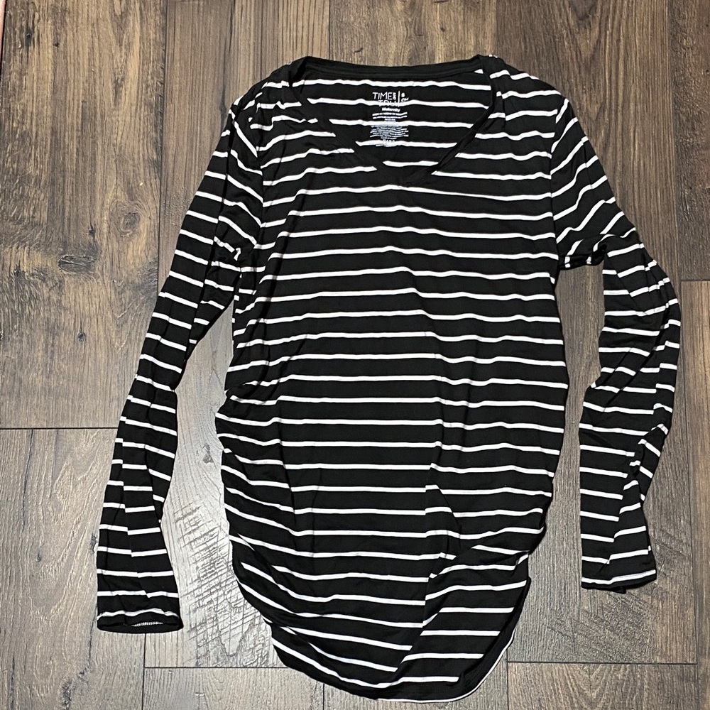 Time and Tru Women's Black and White Striped Long Sleeve Top Maternity